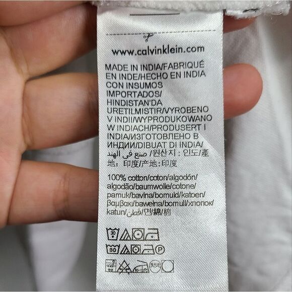 Calvin‎ Klein Jeans White T-Shirt 100% Cotton Size Medium - Picture 4 of 4